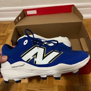 New Balance Blue and White Sneakers with Low-Top Design